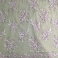 Tissu rose avec broderies